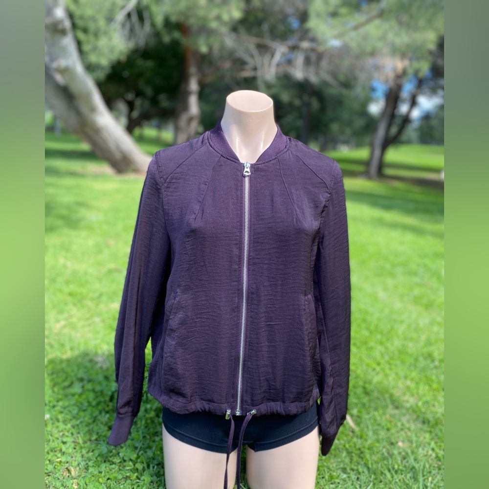 Divided H&M ~ Women size 8 Light weight Bomber Jacket Eggplant color